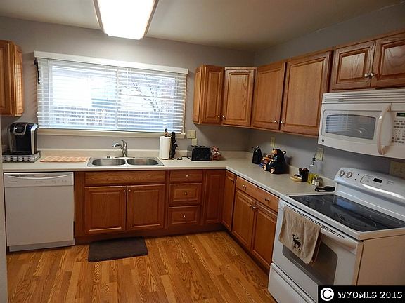 3rd image of 824 N Lincoln St