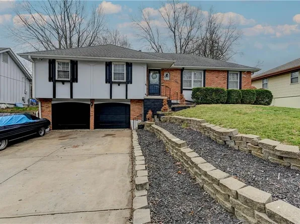 6721 E 127th St, Grandview, MO 64030
