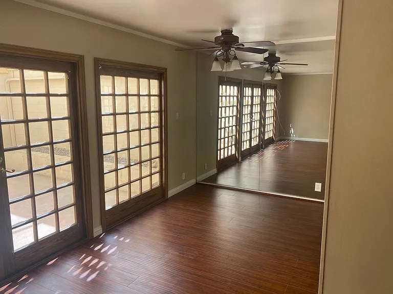 3016 El Camino Ave — Photo 5