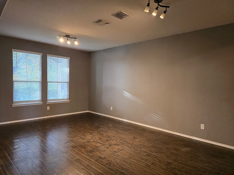 5561 Othello Dr — Photo 49