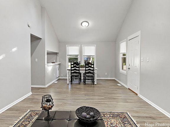 4th image of 21743 W Oak Ave