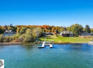 553 S Lake Shore Dr, Lake Leelanau, MI 49653