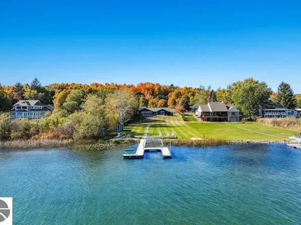 553 S Lake Shore Dr, Lake Leelanau, MI 49653