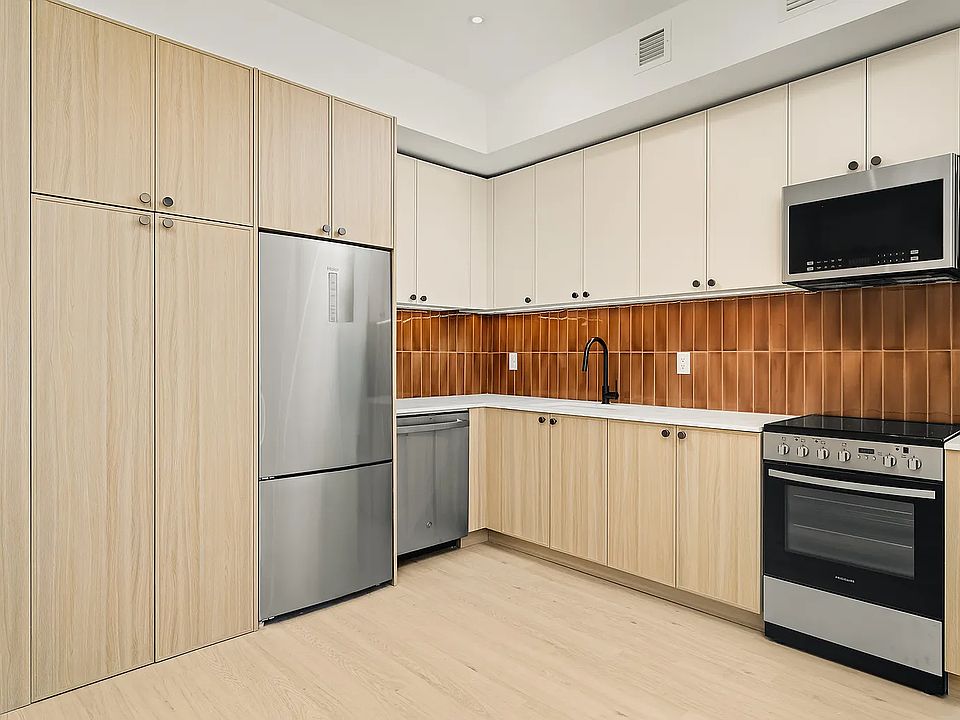 1st image of 733 Lincoln Pl #3506