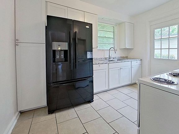 5th image of 7104 Waikiki Rd