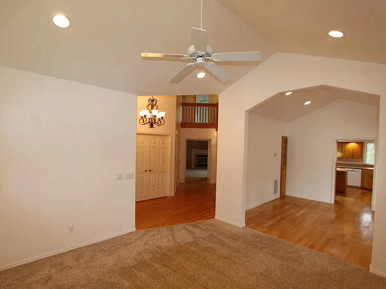 2100 N Timberline Rd — Photo 5