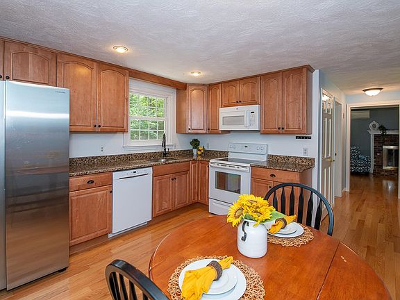 2nd image of 7 Glen Drive