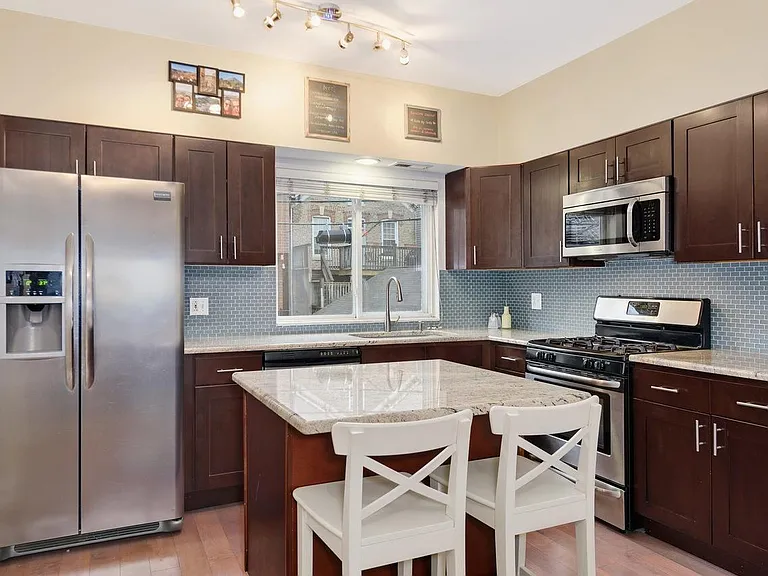 1540 N Greenview Ave #E — Photo 3