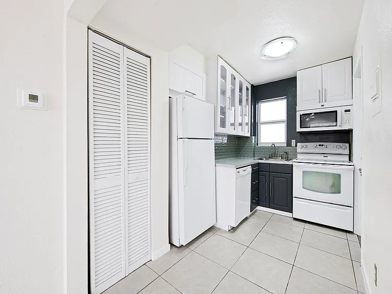 2238 Monroe St #306 — Photo 6