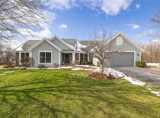 41 Broadmoor Trl, Fairport, NY 14450