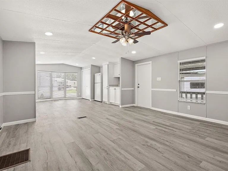 2222 N Austin Ave #23 — Photo 6