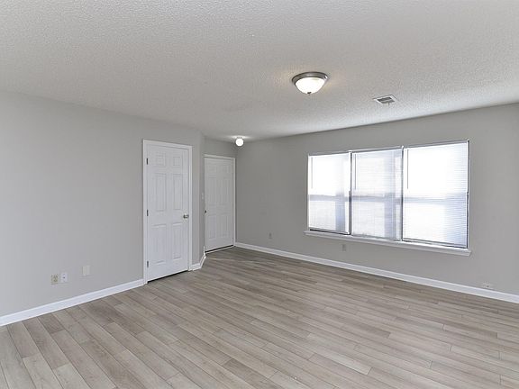 3rd image of 100 Brighton Hill Cir Unit B