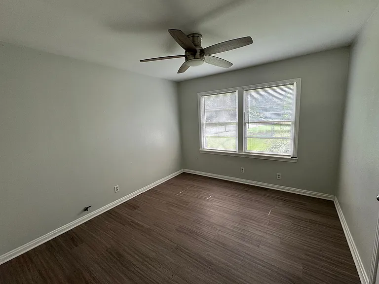 4216 Hillcrest Dr — Photo 9