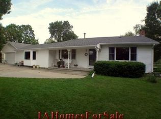4306 Cherrywood Dr, Cedar Falls, IA 50613