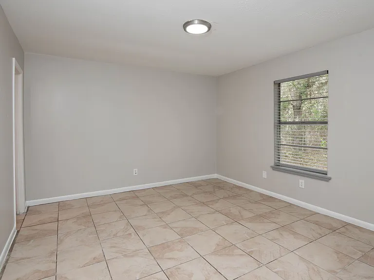Royal Oaks Apartment Homes — Photo 7