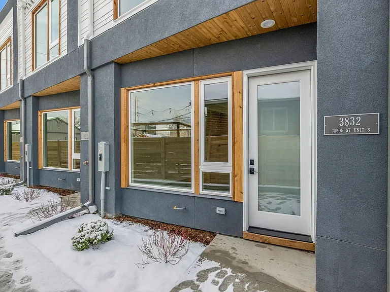 3832 Jason St — Photo 1