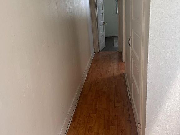4th image of 1615 N Warwick Ave