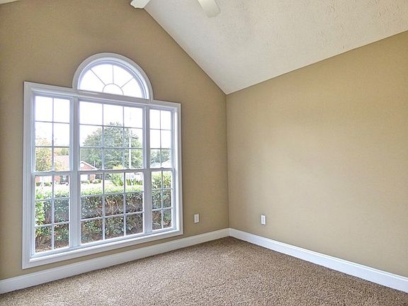 4th image of 33 Lee Road 2105