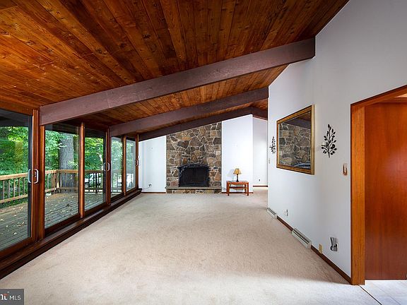 5th image of 1060 Jaine Ln