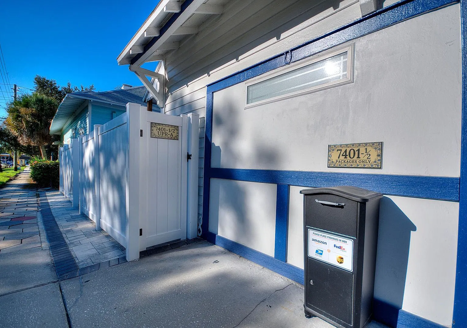 Modern & Adorable 2nd-Floor Efficiency Fully Furnished! Electric, Water, Basic Wifi, Grounds Care... — Photo 2