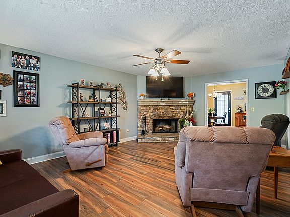 3rd image of 43 Graham Way