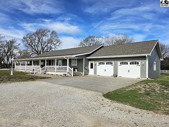 3rd image of 372 Wells Fargo Rd