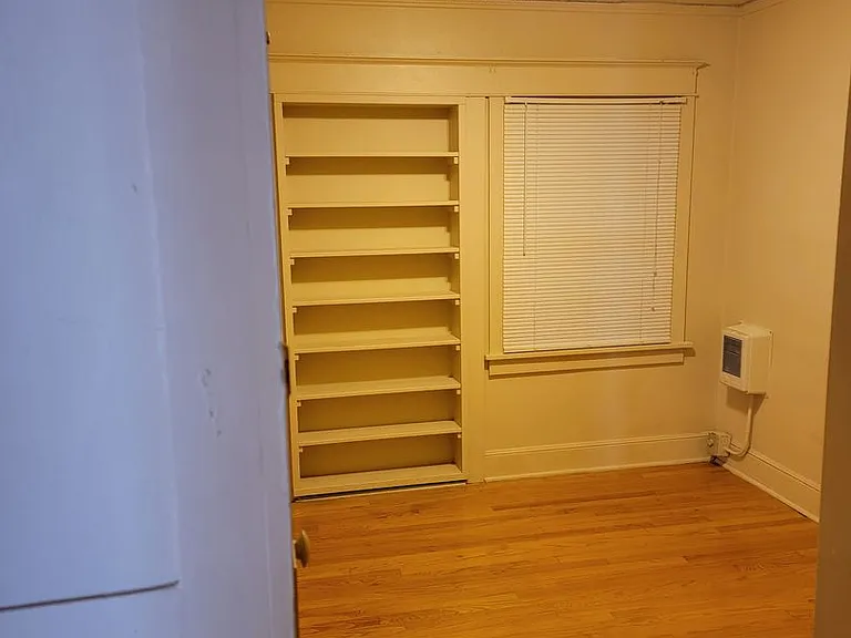 Avondale Apartments — Photo 23