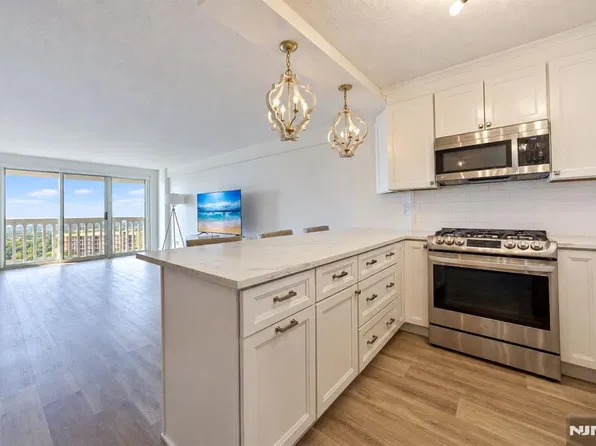 555 North Avenue #17L, Fort Lee, NJ 07024