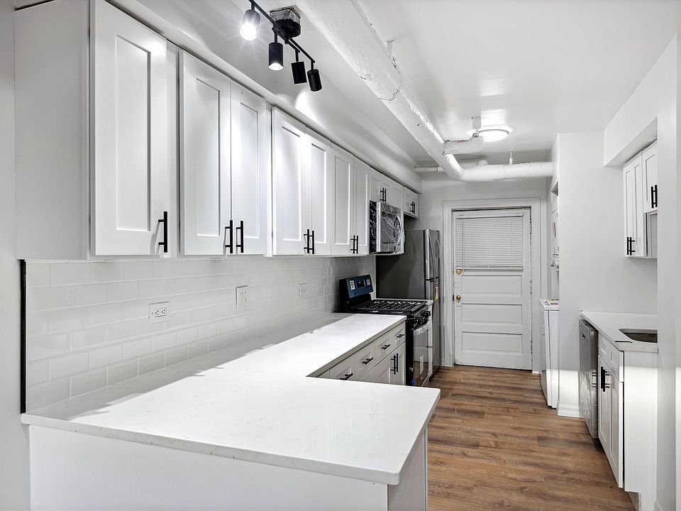 1st image of 3952 W Waveland Ave #B