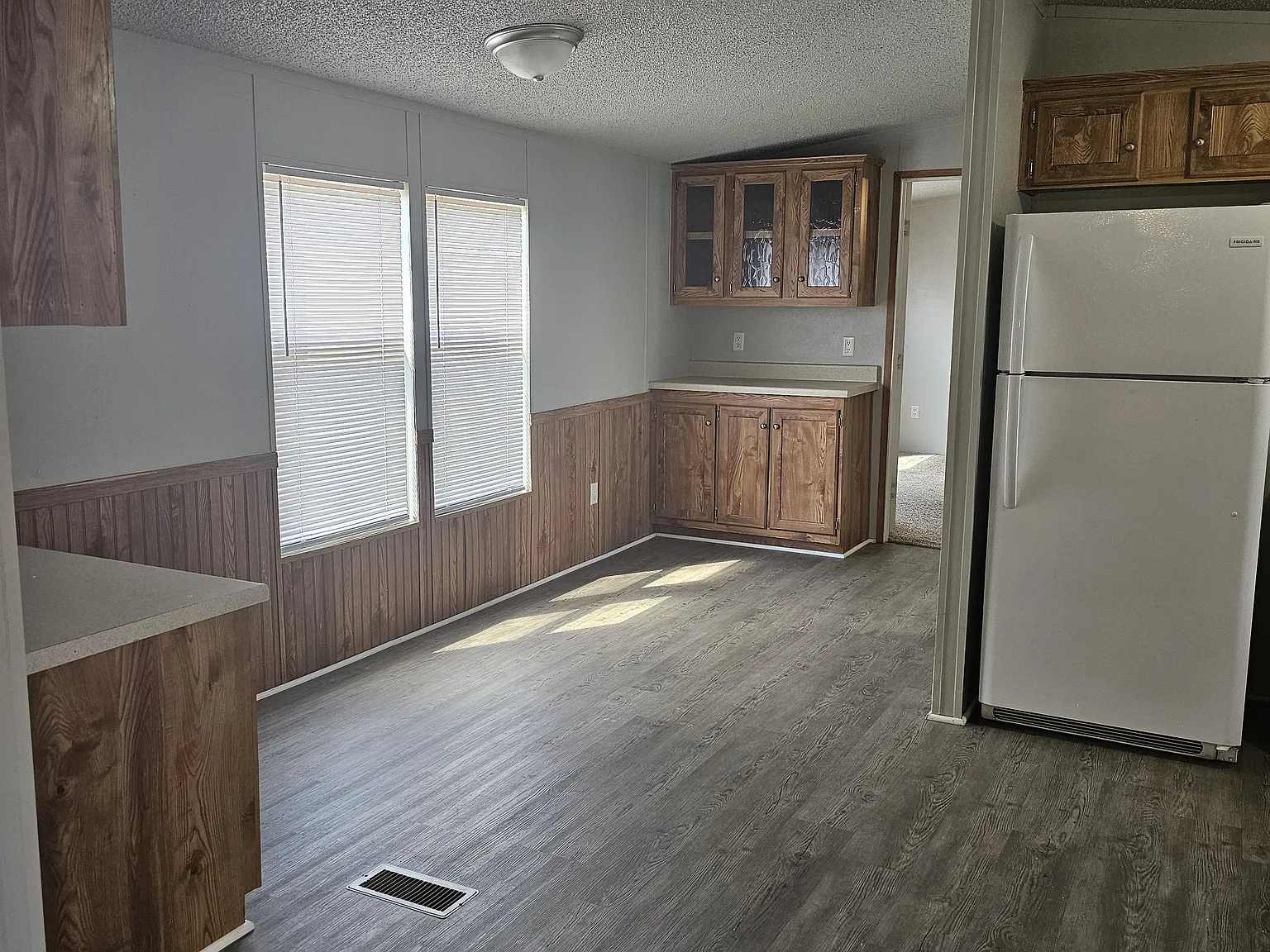 3 bed, 980 sqft, $1,100 — Photo 4