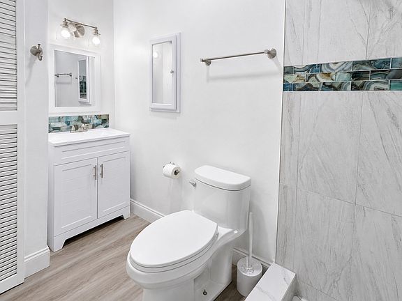 5th image of 2370 Leon Ave #4