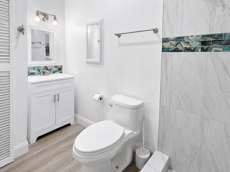 2370 Leon Ave #4 — Photo 5