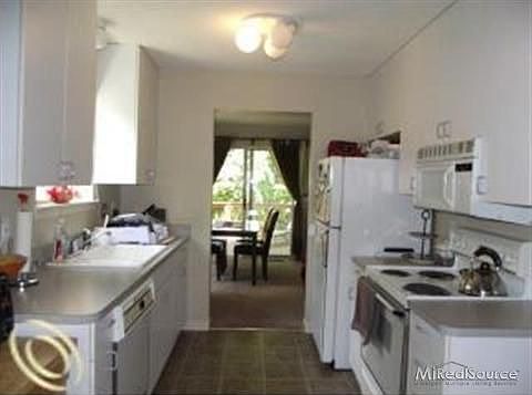 5th image of 31152 Columbia Dr #1