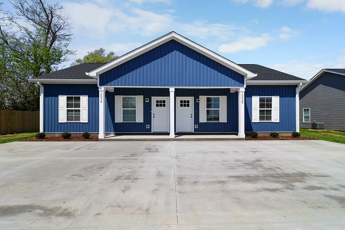 Building Photo - 1003 Oak St #A