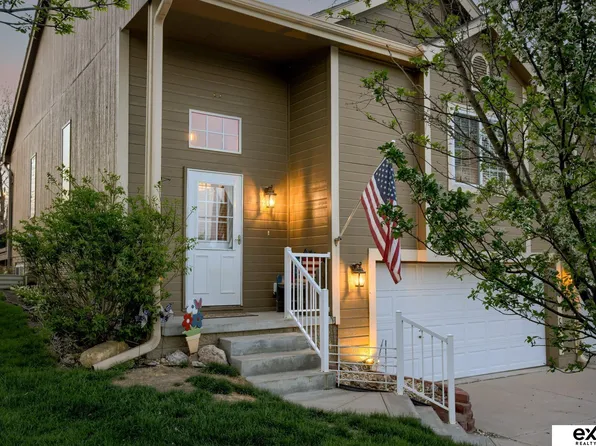 7666 Potter St, Omaha, NE 68122
