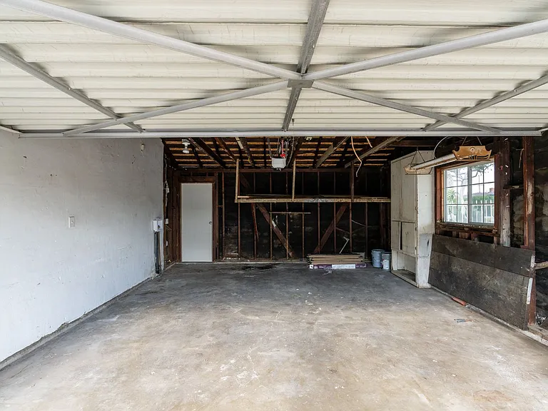 2540 Hudspeth St — Photo 19