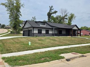 5630 Seminole Valley Trl NE, Cedar Rapids, IA 52411