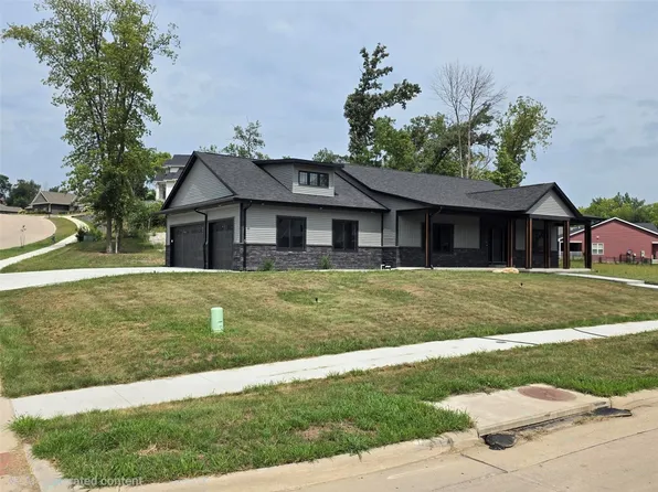 5630 Seminole Valley Trl NE, Cedar Rapids, IA 52411