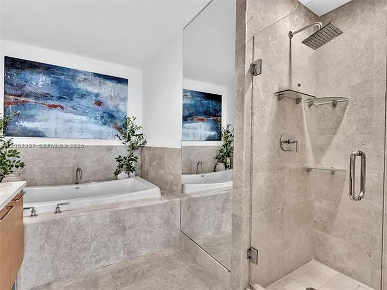 17001 Collins Ave #CU-2106 — Photo 18