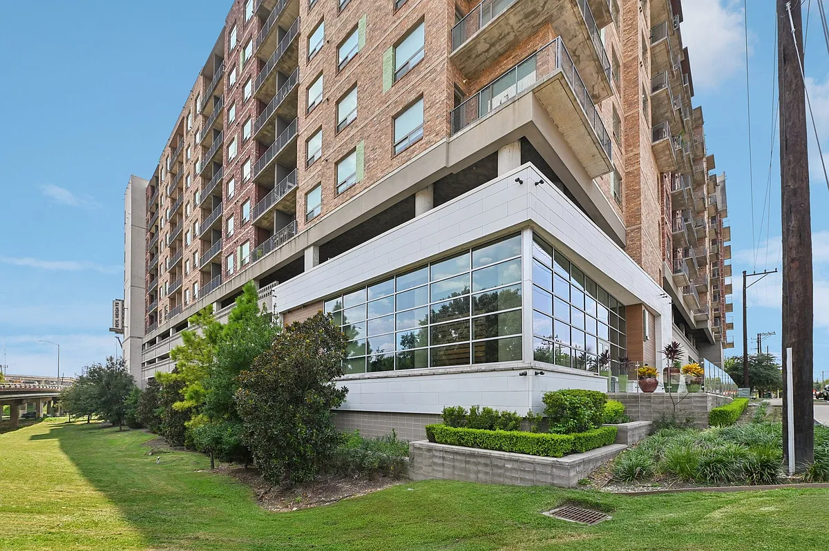 Building Photo - Revl Heights