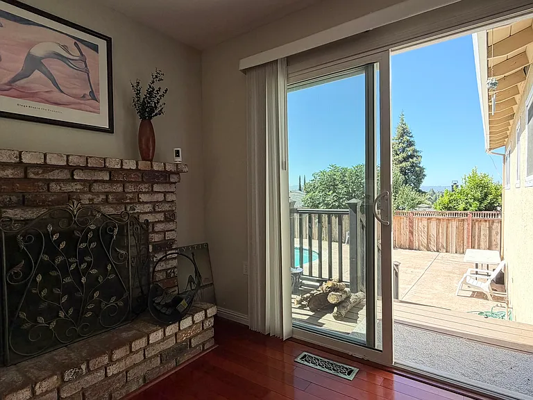 3695 Sanford St — Photo 26