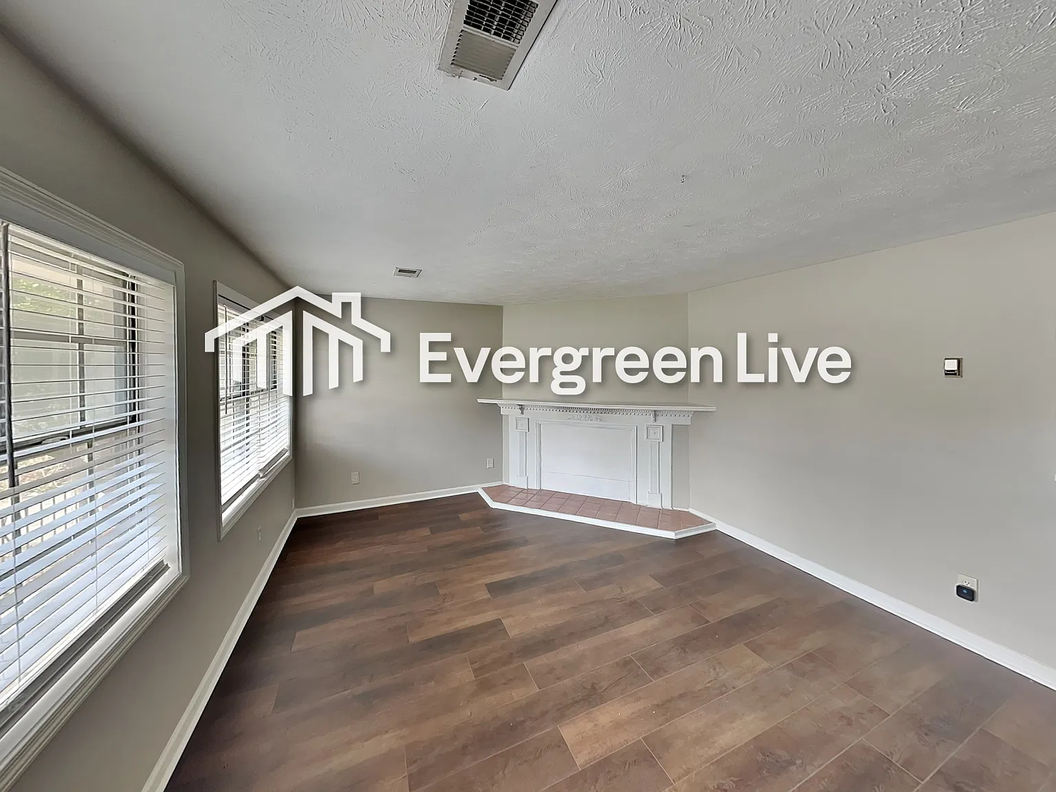 3 bed, 1.5 bath, 1185 sqft, $1,695 — Photo 3