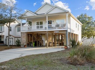 112 NE 11th St, Oak Island, NC 28465