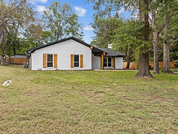 2nd image of 700 Sweetgum Ln