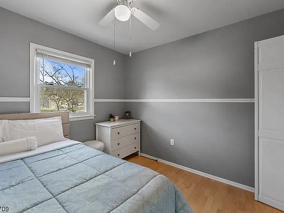 2nd image of 1089 Dell St