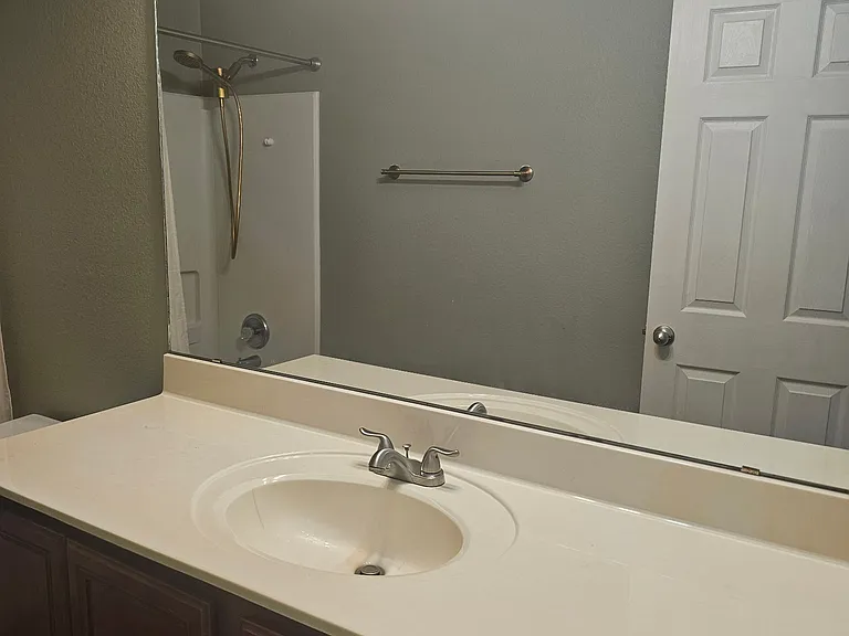601 Menaul Blvd NE — Photo 28