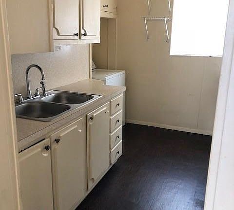 3rd image of 567 E North 16th St