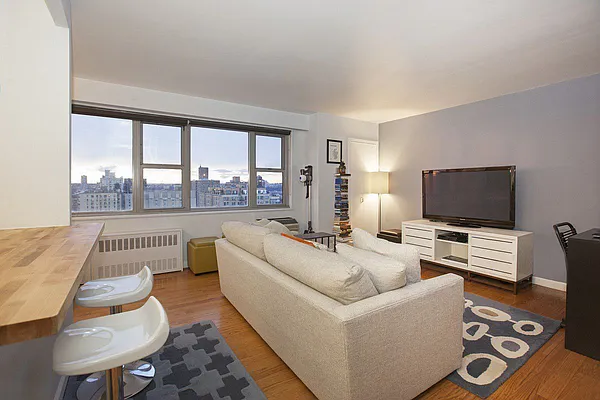 Rented by Nest Seekers International | media 14