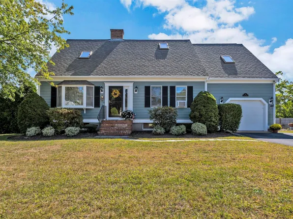 15 Iyanough Road, Hyannis, MA 02601