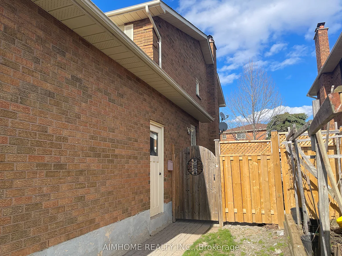 Building Photo - 58 Hewlett Cres #BSMNT